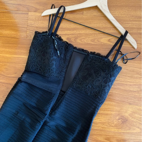 Tadashi Shoji Evening Dress Size Small - Picture 5 of 16